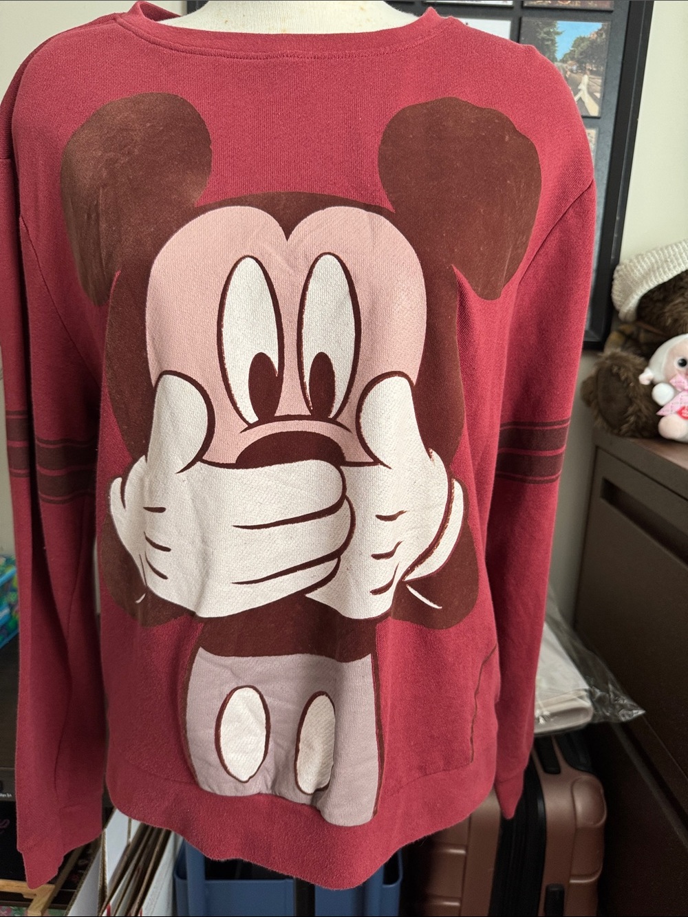 Vintage-Style Red Mikey Mouse Cartoon Graphic Crewneck Sweatshirt